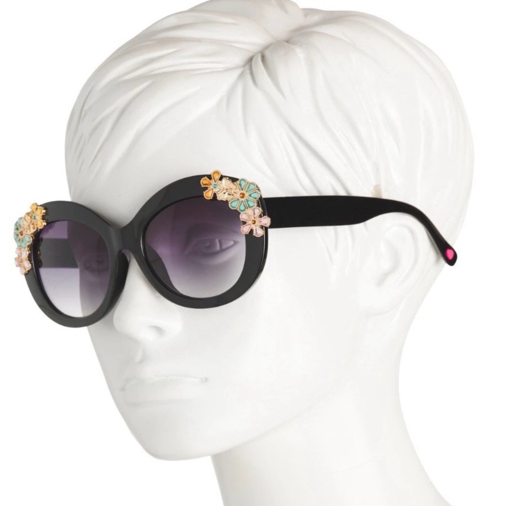 NWT BETSEY JOHNSON SPRING 2026 BLACK FLORAL EMBELLISHED SUNGLASSES!!! - Picture 3 of 7
